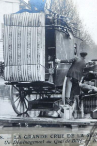 Inondation de la Seine en 1910. Album de cartes postales.